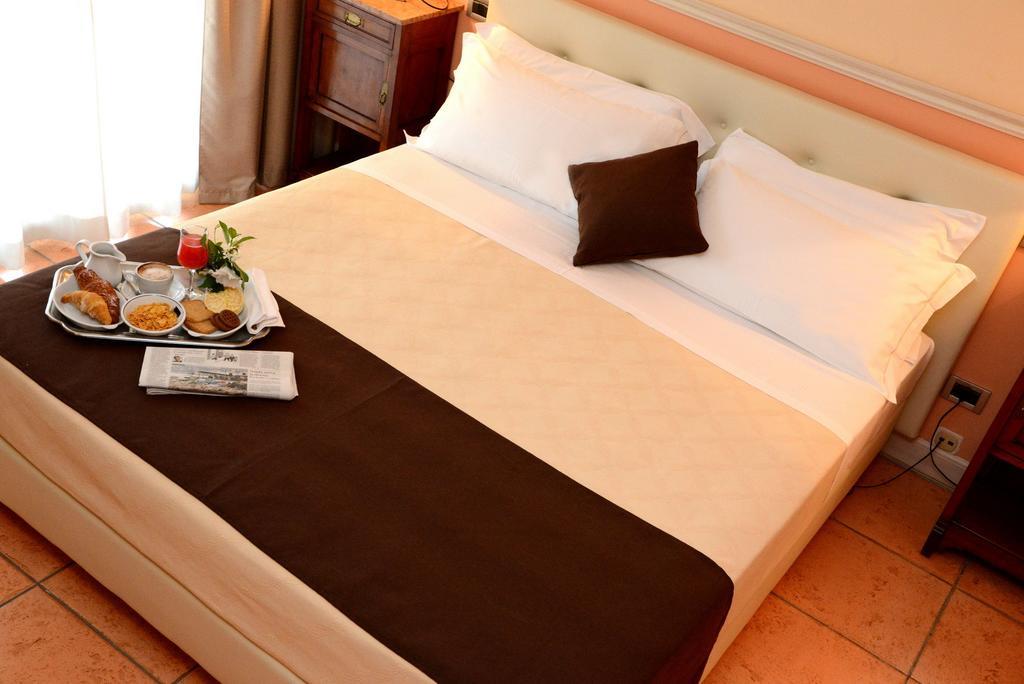 Hotel Ponte Di Rialto Crema Room photo
