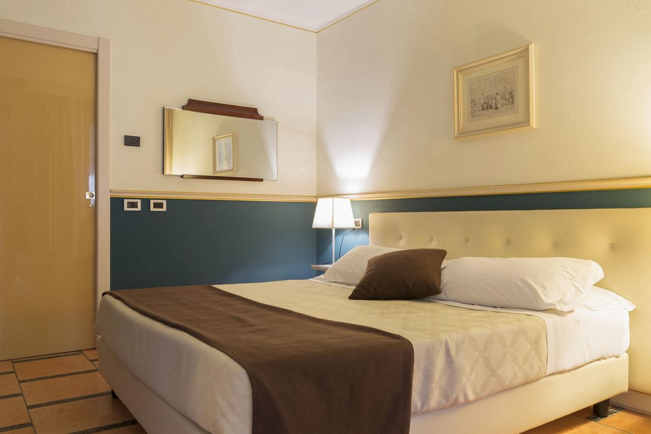 Hotel Ponte Di Rialto Crema Exterior photo