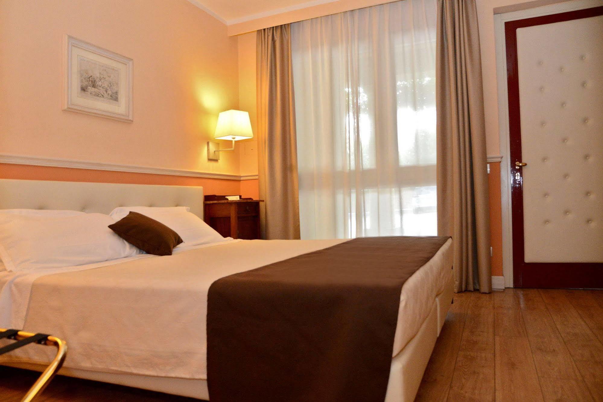 Hotel Ponte Di Rialto Crema Exterior photo